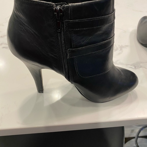 Me Too Black Leather Ankle Booties - Picture 5 of 6